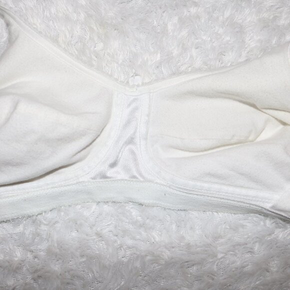 Jadee 34B bra has inserts/pockets but no pads to go with it white color - Picture 5 of 6